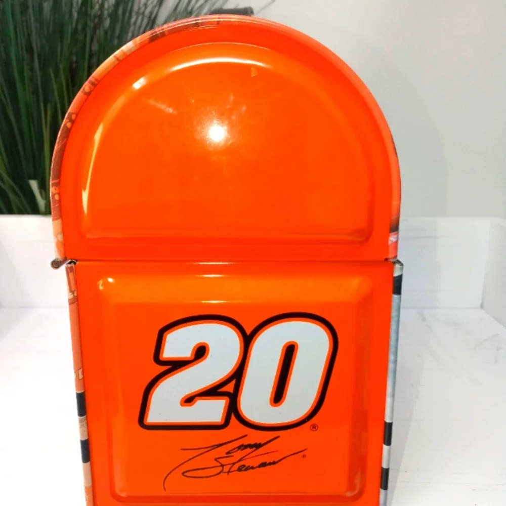 Nascar box tony lunch